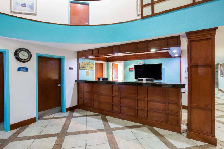Howard Johnson by Wyndham Evansville East — photo 5