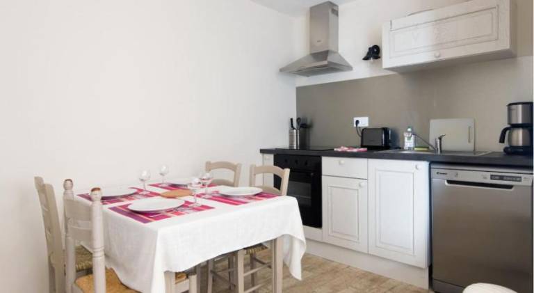 Rental apartment with jacuzzi — photo 4
