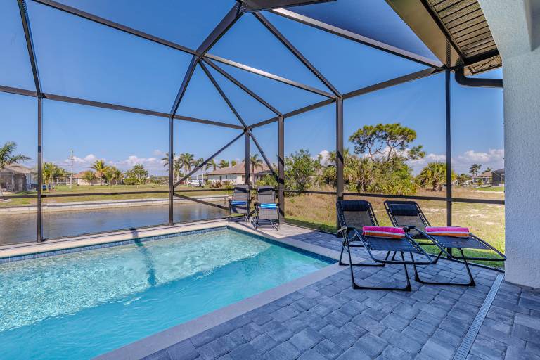 Fully equipped villa with private pool, fast internet & barbecue | Water view | Perfect for remote work | Pets are welcome — photo 2