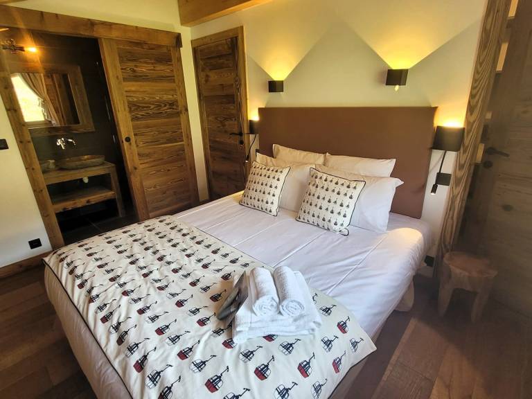 Luxury chalet in Les Gets with hot tub and pets allowed, close to slopes — photo 5
