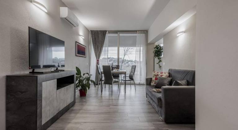 Apartment with patio — photo 4