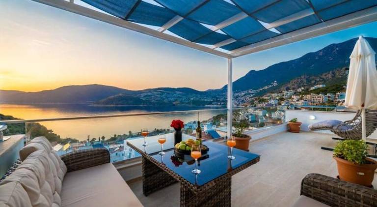Spacious villa with yard, BBQ & terrace | Dogs allowed in Antalya