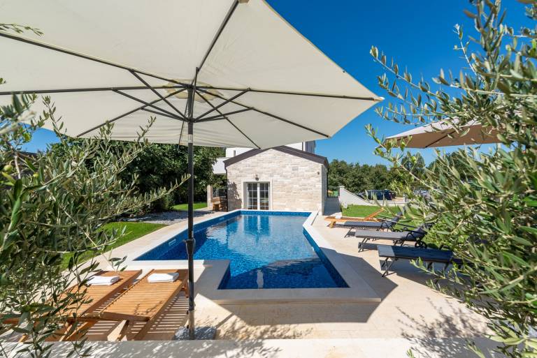 Villa with terrace, private pool & barbeque — photo 5