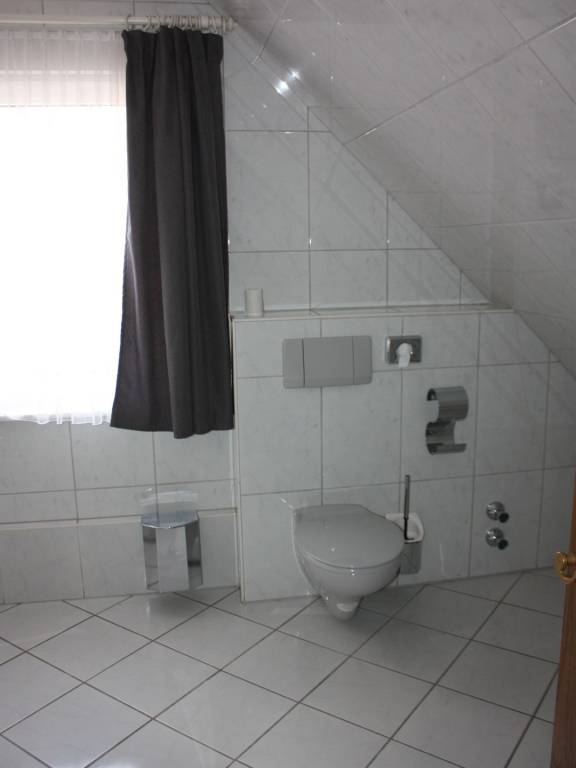 Komfortables und vielseitiges Zimmer–Perfekt für Erholung, Arbeit und Austausch — photo 4