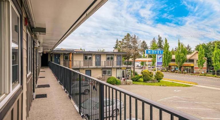 Bluebird Motel — photo 4