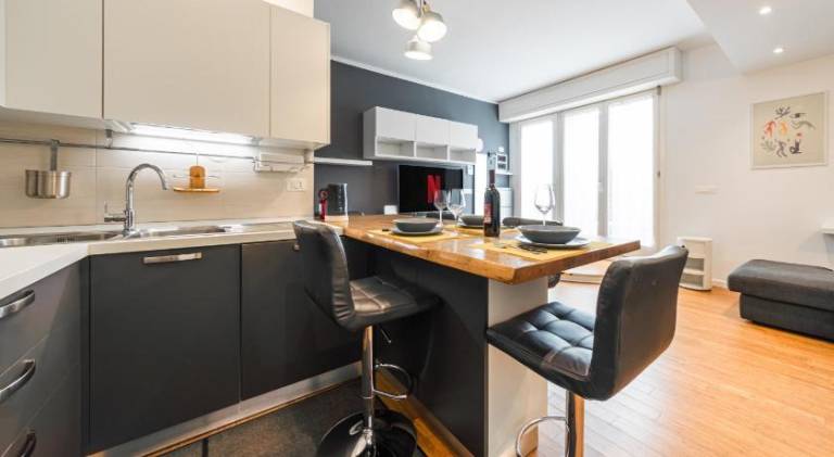 Rental apartment | Close to Two Towers — photo 2