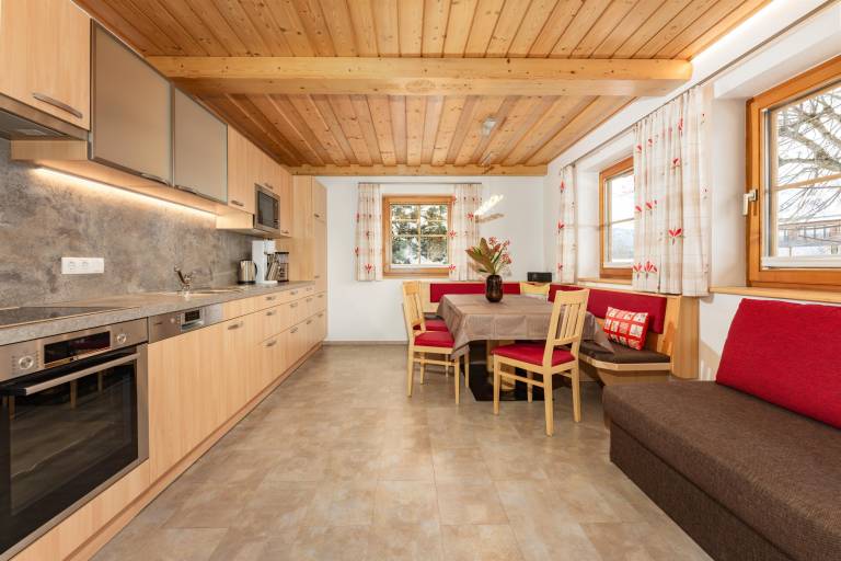 Family-oriented charming rental apartment with garden & terrace | Close to the ski | Perfect for remote work | Pets are welcome — photo 3