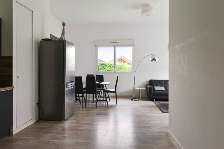 Apartment with patio & garden — photo 3