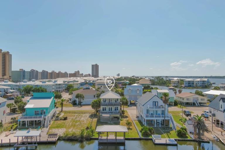 Family-oriented beautiful vacation home with barbeque | Water view | Beach nearby | Pets allowed — photo 3