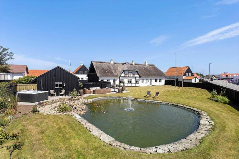 House with barbecue, sauna & hot tub in Lokken