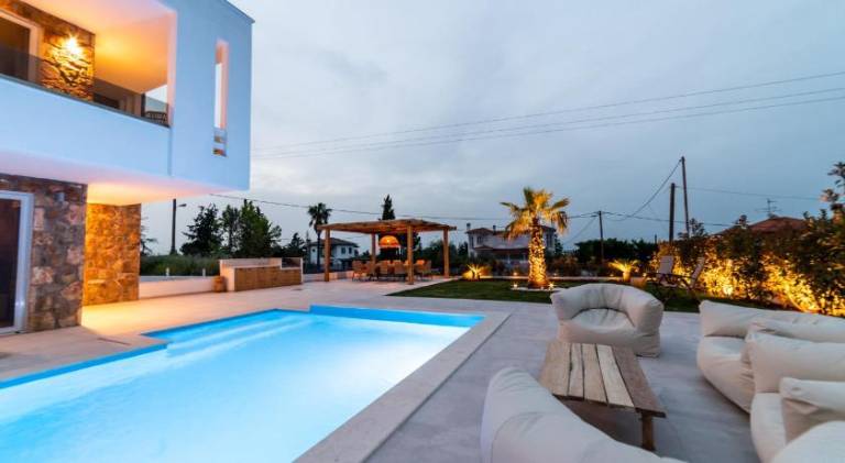 Villa with private pool, terrace & garden — photo 4