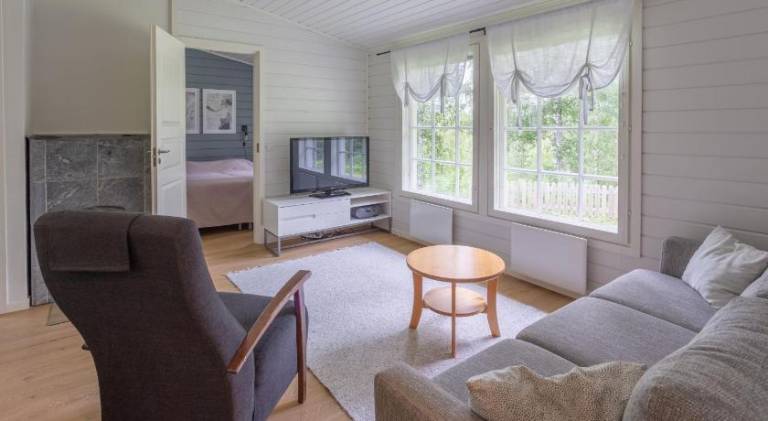 Vacation home with sauna, patio & yard — photo 2