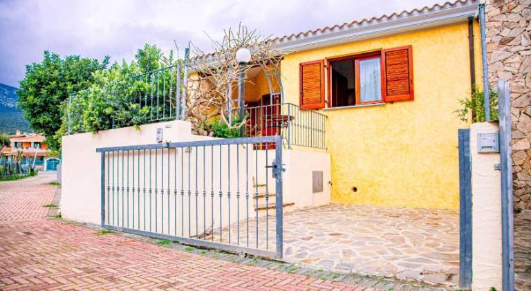 Apartment with 2 rooms for 6 persons in Dorgali