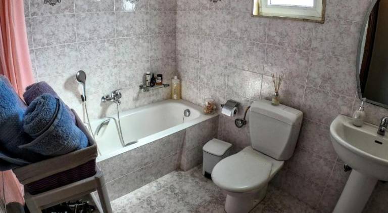 Fully equipped vacation home with patio | Perfect for remote work | Pets allowed — photo 2