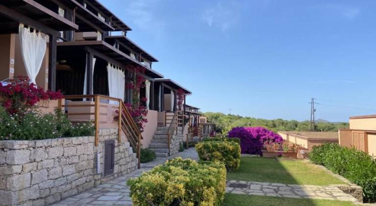 Serviced apartment with yard & patio | Close to the beach | Perfect for remote work | Pet-friendly in Arzachena