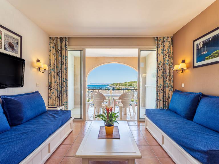 Apartment with terrace & pool | Sea view — photo 3