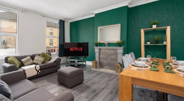 Rental apartment with 4 rooms for 10 persons in Liverpool