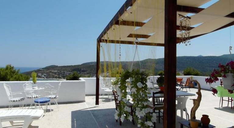 Serviced apartment with garden & terrace — photo 2