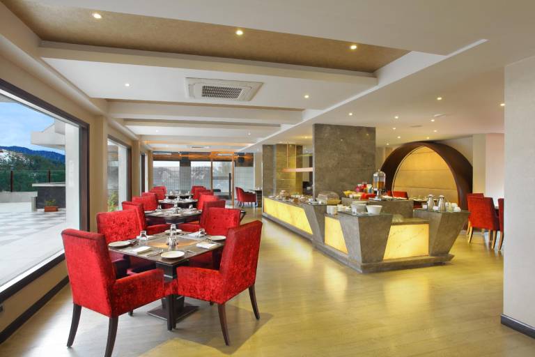 Marigold Sarovar Portico, Shimla. Heated pool & AC Rooms (Resort cottage & Spa) — photo 2