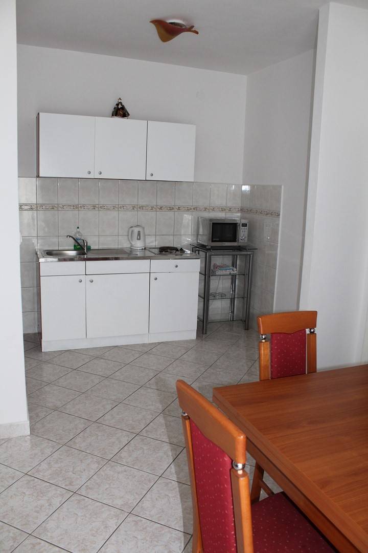 Apartment with patio — photo 4