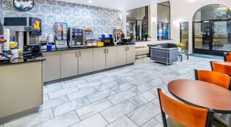 Days Inn by Wyndham Los Lunas — photo 4