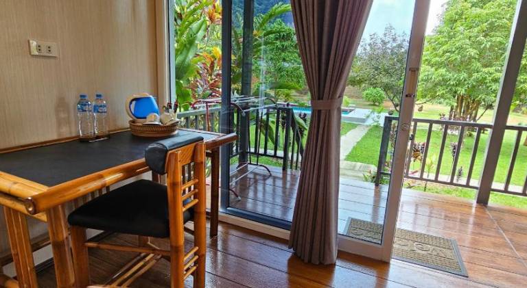 Serviced apartment with patio, pool & yard — photo 4