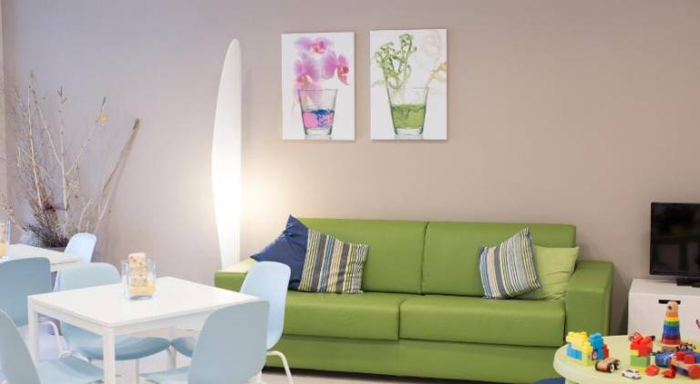 Serviced apartment with garden & patio — photo 4
