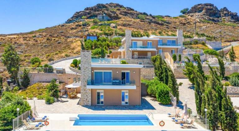 Villa with yard, patio & private pool | Suitable for remote work | Pets allowed in Heraklion