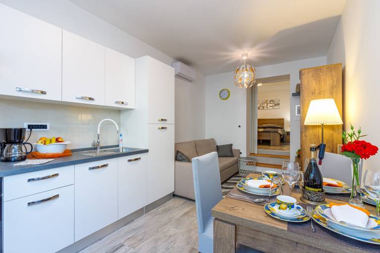 Apartment with yard, barbecue & patio | City view | Pets allowed — photo 3