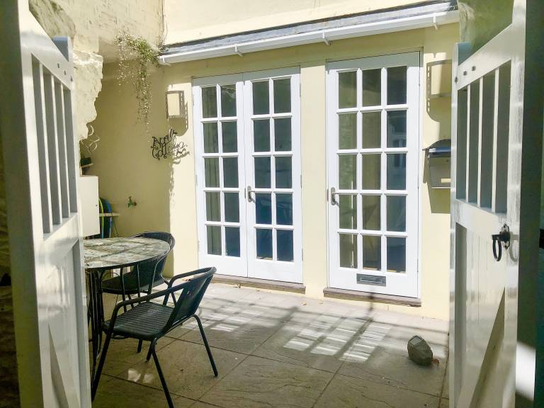 Child-friendly cottage with garden & barbeque | River view | Dogs allowed — photo 3