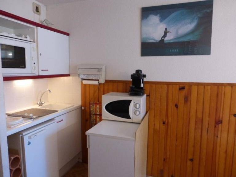 Seaside Studio with Terrace, 3 Sleeps, Beach Nearby, Parking Included — photo 4