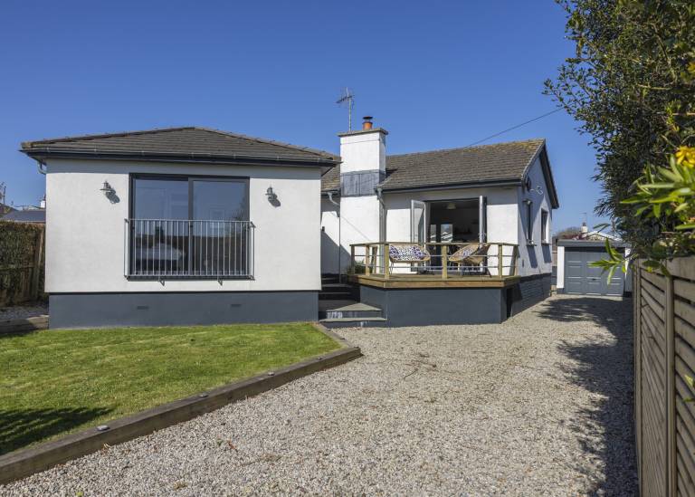 Child-friendly wonderful cottage with yard | Beach view | Dogs allowed in Dartmouth