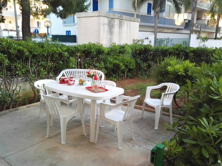 Rental apartment with yard | Garden view — photo 3