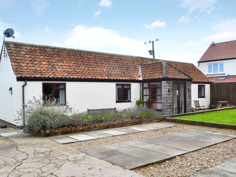 Family-oriented pleasant cottage with yard | Dogs allowed — photo 2