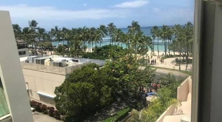 Holiday apartment with hot tub & pool | Next to Waikīkī Aquarium | Close to the beach | Pets are welcome — photo 5