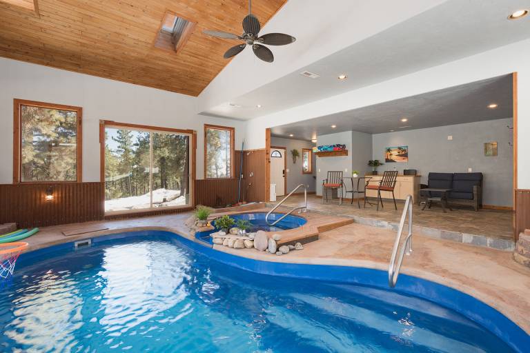 Vacation home with garden, jacuzzi & private pool | Mountain view — photo 4