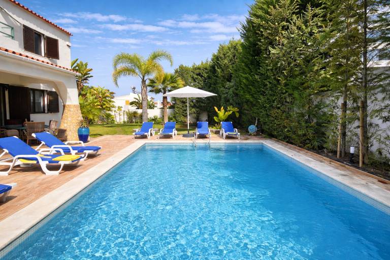 Villa with yard, grill & terrace in Albufeira