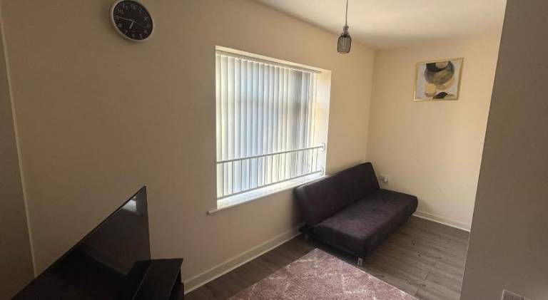 Stylish 1-Bed gated Flat with free Parking and steps from Bournemouth Beach in Bournemouth