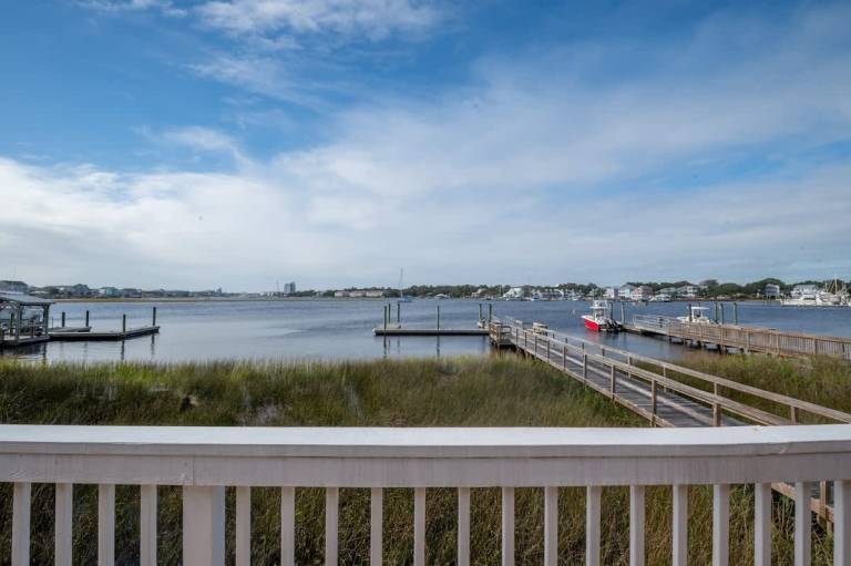 Vacation home with yard & BBQ | Water view — photo 2