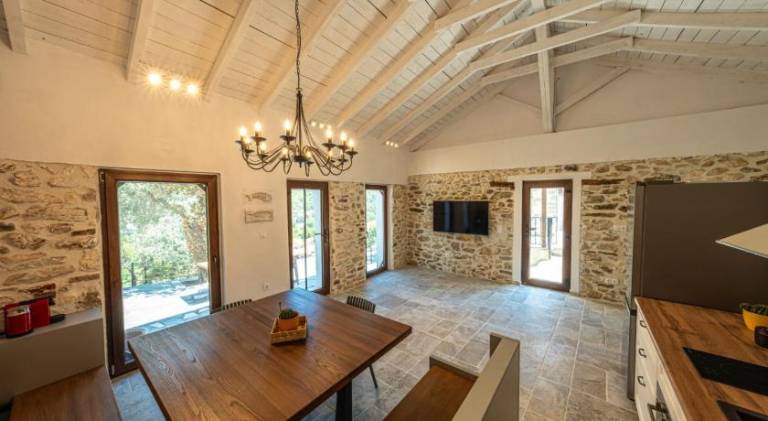 Fully equipped nice villa with patio & yard | Suitable for remote work | Pet-friendly — photo 4