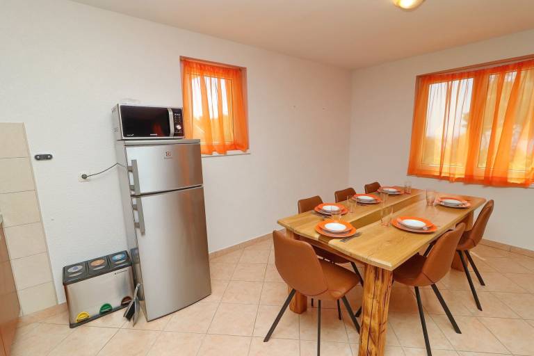 Fully equipped rental apartment with terrace & grill | Sea view | Dogs allowed — photo 5