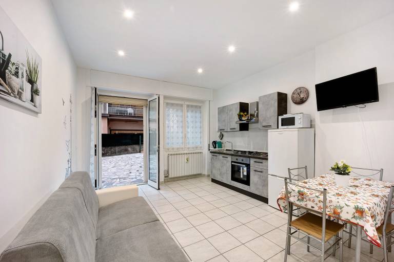 Holiday Apartment "La Ballerina di Alassio" with Terrace & Wi-Fi — photo 2