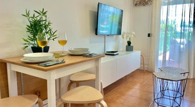 Rental apartment with patio & private pool — photo 2