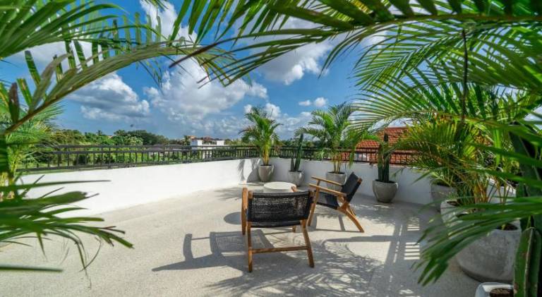 Wonderful villa with yard, patio & private pool | Perfect for remote work | Pets allowed — photo 4