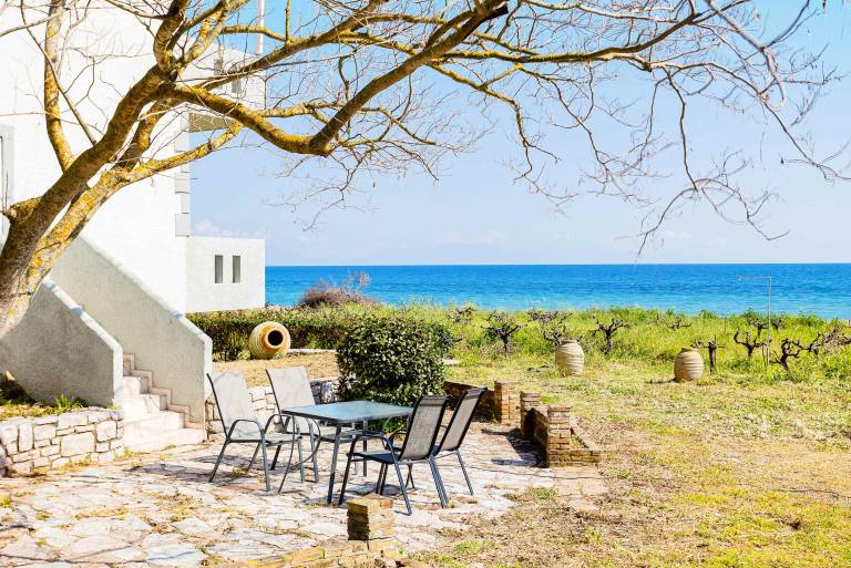 Seaheaven House B2 - Beachfront Nest Memi Koroni in Pylos-Nestoras