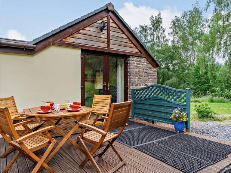 Fully equipped beautiful vacation home with sauna & yard | Pets allowed — photo 4
