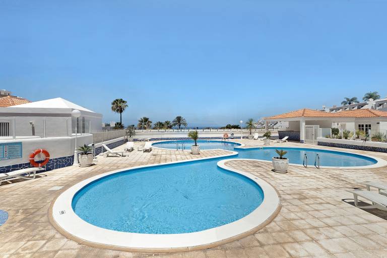 Vacation Home "Holiday Valley Blue Ocean B2" with Sea View, Shared Pool & Wi-Fi — photo 2