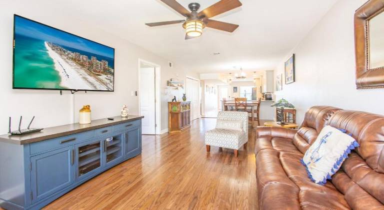 Vacation home with pool | Beach nearby | Pet-friendly — photo 2
