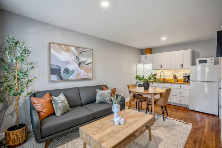 Urban Gated Studio Near Downtown Houston and NRG