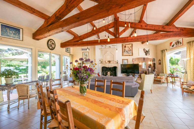 Fully equipped spacious villa with yard, private pool & barbecue | City view | Beach nearby | Dogs allowed — photo 4
